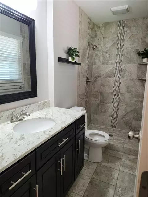 Bath - 3219 S Vest Ave, Independence, MO 64055 photo 1 of 4