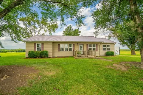 Exterior - 9012 NW State Route 52 Hwy, Amoret, MO 64722 photo 3 of 12
