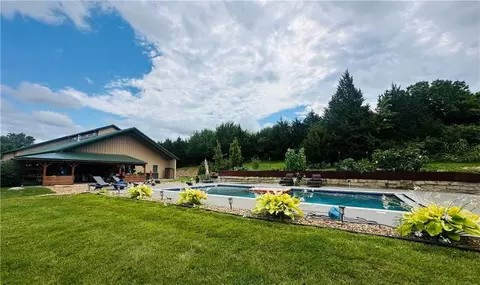 31305 W 89th St, De Soto, KS 66018