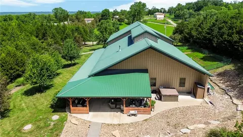 31305 W 89th St, De Soto, KS 66018