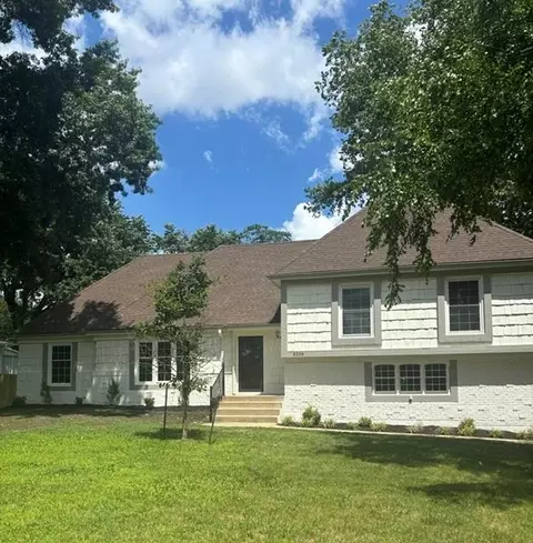 9209 Roe Ave, Prairie Village, KS 66207