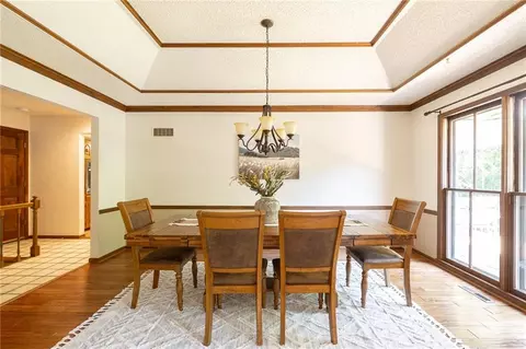 9819 Howard Rd, Lees Summit, MO 64086 photo 4