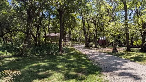 22001 S Hedge Hill Dr, Pleasant Hill, MO 64080