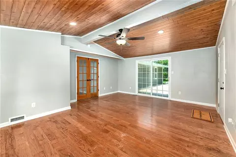 7132 Parallel Pkwy, Kansas City, KS 66112