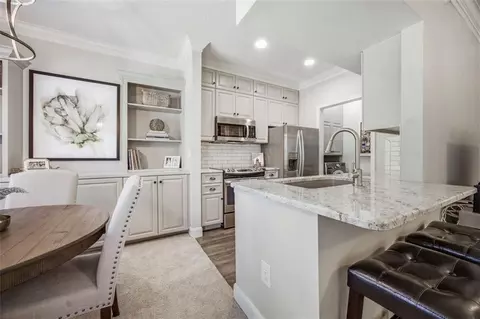 11622 Tomahawk Creek Pkwy #E, Leawood, KS 66211