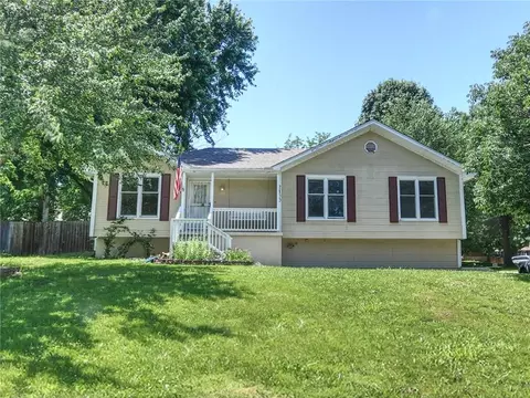 2400 S Park Ave, Oak Grove, MO 64075