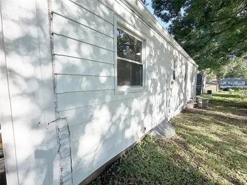 Exterior - 4016 S Spring St, Independence, MO 64055 photo 7 of 12