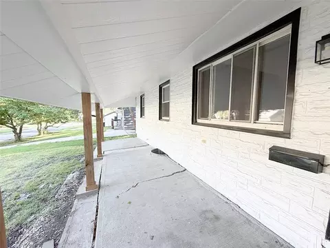 Exterior - 4016 S Spring St, Independence, MO 64055 photo 3 of 12