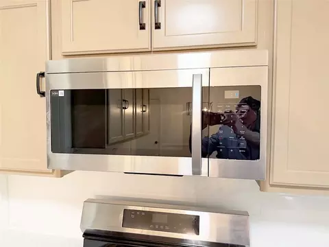 Kitchen - 4016 S Spring St, Independence, MO 64055 photo 5 of 10