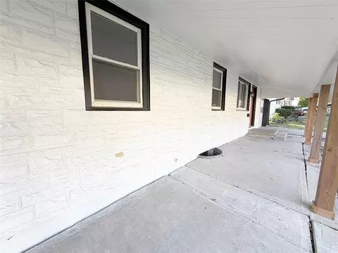 Exterior - 4016 S Spring St, Independence, MO 64055 photo 5 of 12