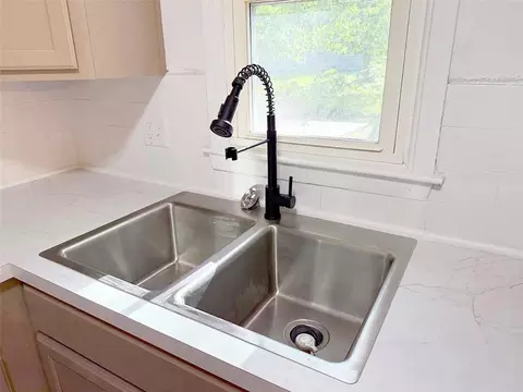 Kitchen - 4016 S Spring St, Independence, MO 64055 photo 6 of 10