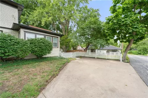 Exterior - 105 NE Douglas St, Lees Summit, MO 64063 photo 15 of 15