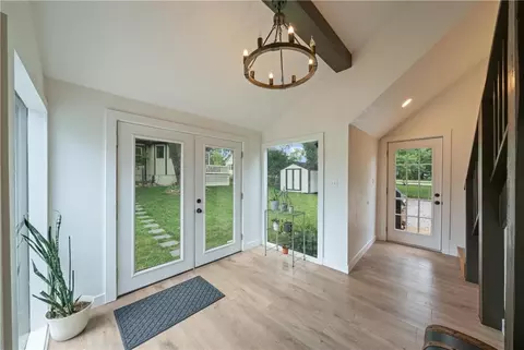 Entry Way - 105 NE Douglas St, Lees Summit, MO 64063 photo 8 of 10
