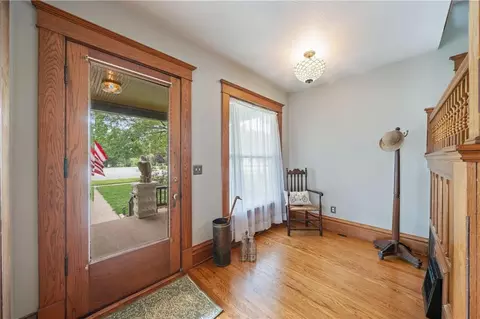 Entry Way - 105 NE Douglas St, Lees Summit, MO 64063 photo 1 of 10