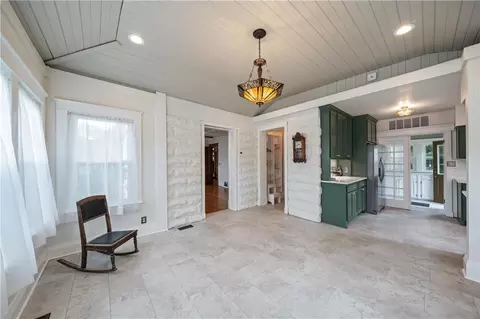 Entry Way - 105 NE Douglas St, Lees Summit, MO 64063 photo 3 of 10