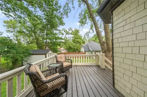 Exterior - 105 NE Douglas St, Lees Summit, MO 64063 photo 6 of 15
