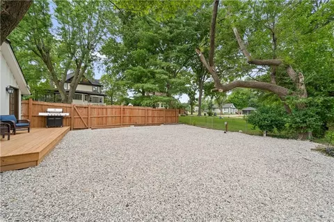 Exterior - 105 NE Douglas St, Lees Summit, MO 64063 photo 13 of 15