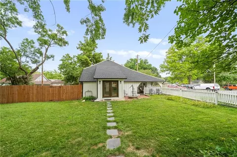 Exterior - 105 NE Douglas St, Lees Summit, MO 64063 photo 10 of 15