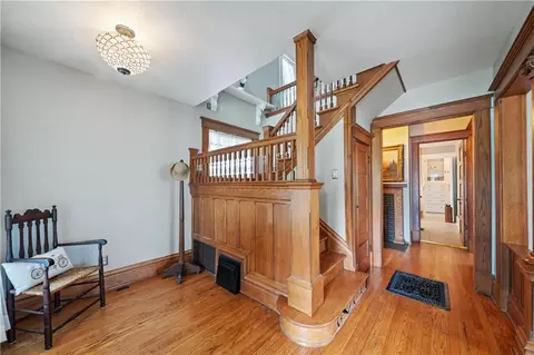 Entry Way - 105 NE Douglas St, Lees Summit, MO 64063 photo 2 of 10
