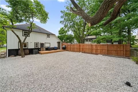Exterior - 105 NE Douglas St, Lees Summit, MO 64063 photo 14 of 15