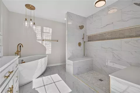 Bath - 20 SE Meadowbrook Dr, Lees Summit, MO 64082 photo 8 of 12