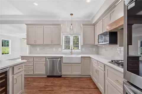 Kitchen - 20 SE Meadowbrook Dr, Lees Summit, MO 64082 photo 3 of 4