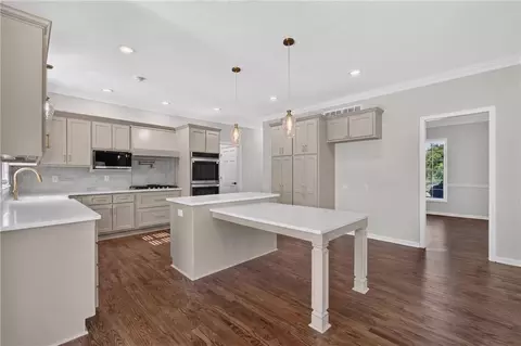 Kitchen - 20 SE Meadowbrook Dr, Lees Summit, MO 64082 photo 4 of 4