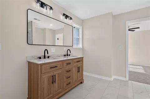 Bath - 20 SE Meadowbrook Dr, Lees Summit, MO 64082 photo 10 of 12