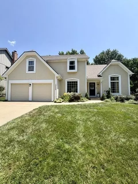 12405 Connell St, Overland Park, KS 66213