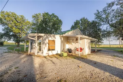Exterior - 6978 W 1300 Rd, Centerville, KS 66014 photo 2 of 6