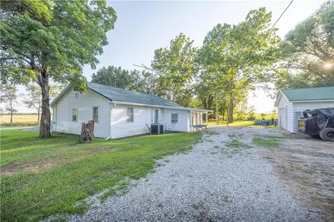 Exterior - 6978 W 1300 Rd, Centerville, KS 66014 photo 1 of 6