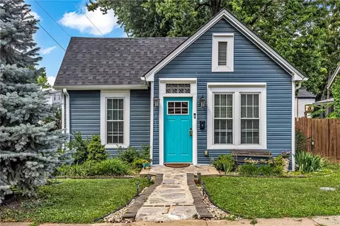 4118 Roanoke Rd, Kansas City, MO 64111