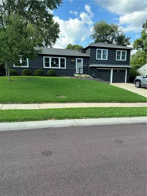 5812 W 101st Ter, Overland Park, KS 66207