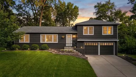 5812 W 101st Ter, Overland Park, KS 66207