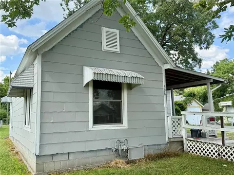 308 W 2nd St, Coffeyville, KS 67337