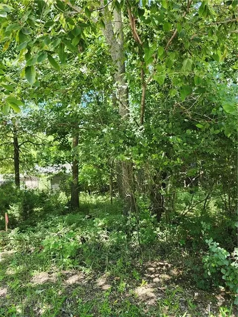 29 N Lakeside Cir, Linn Valley, KS 66040