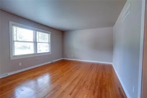 17226 E 40th Ter, Independence, MO 64055 photo 6