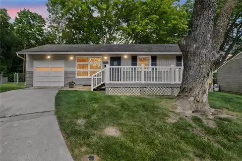 5327 Maple St, Mission, KS 66202