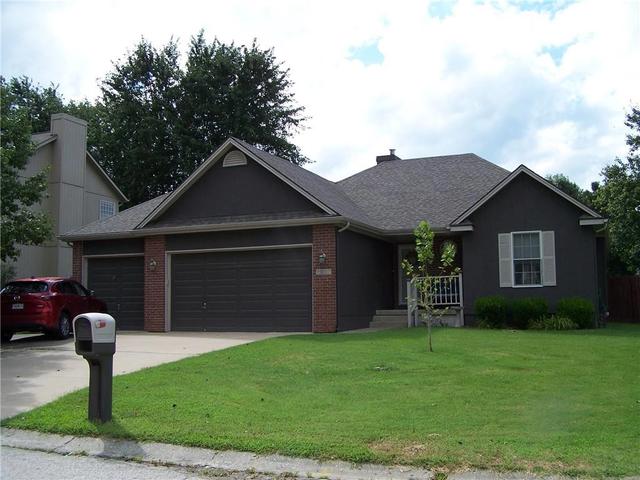 1307 SE Scenic Dr, Blue Springs, MO 64014