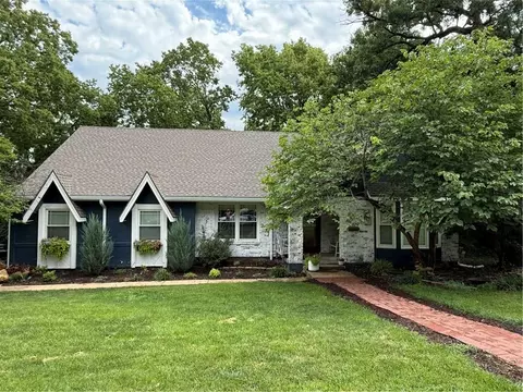 8329 Rosehill Rd, Lenexa, KS 66215