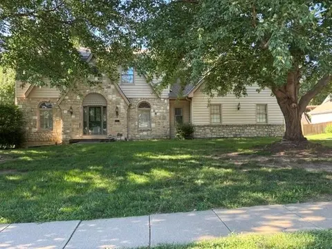 602 W 115th Ter, Kansas City, MO 64114
