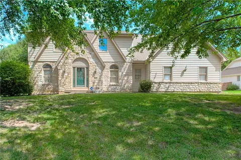 602 W 115th Ter, Kansas City, MO 64114
