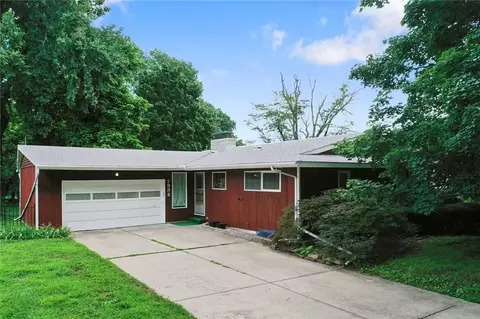 7932 Shawnee Dr, Overland Park, KS 66212