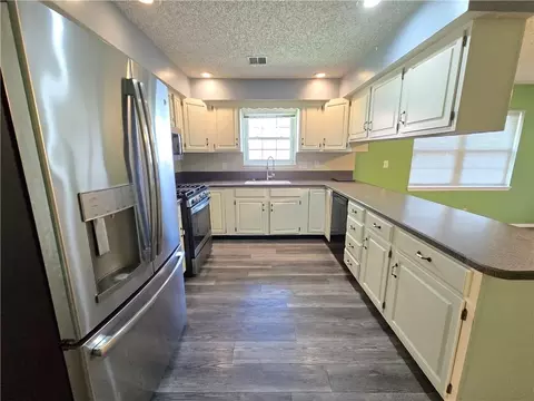 Kitchen - 2000 N 11th St, Independence, KS 67301 photo 3 of 4