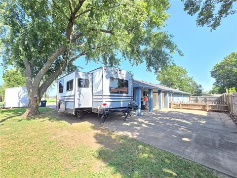 Exterior - 2000 N 11th St, Independence, KS 67301 photo 14 of 15