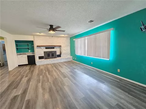 Living - 2000 N 11th St, Independence, KS 67301 photo 3 of 11