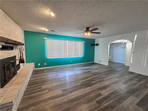 Living - 2000 N 11th St, Independence, KS 67301 photo 7 of 11