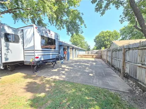 Exterior - 2000 N 11th St, Independence, KS 67301 photo 12 of 15