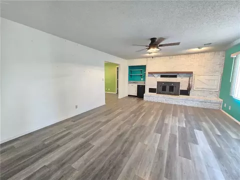 Living - 2000 N 11th St, Independence, KS 67301 photo 4 of 11