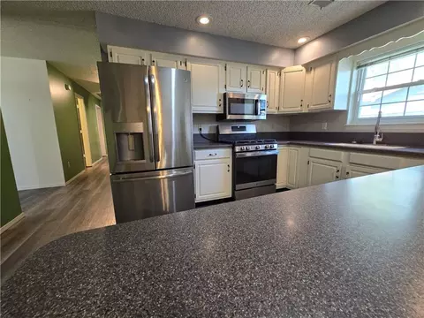 Kitchen - 2000 N 11th St, Independence, KS 67301 photo 2 of 4